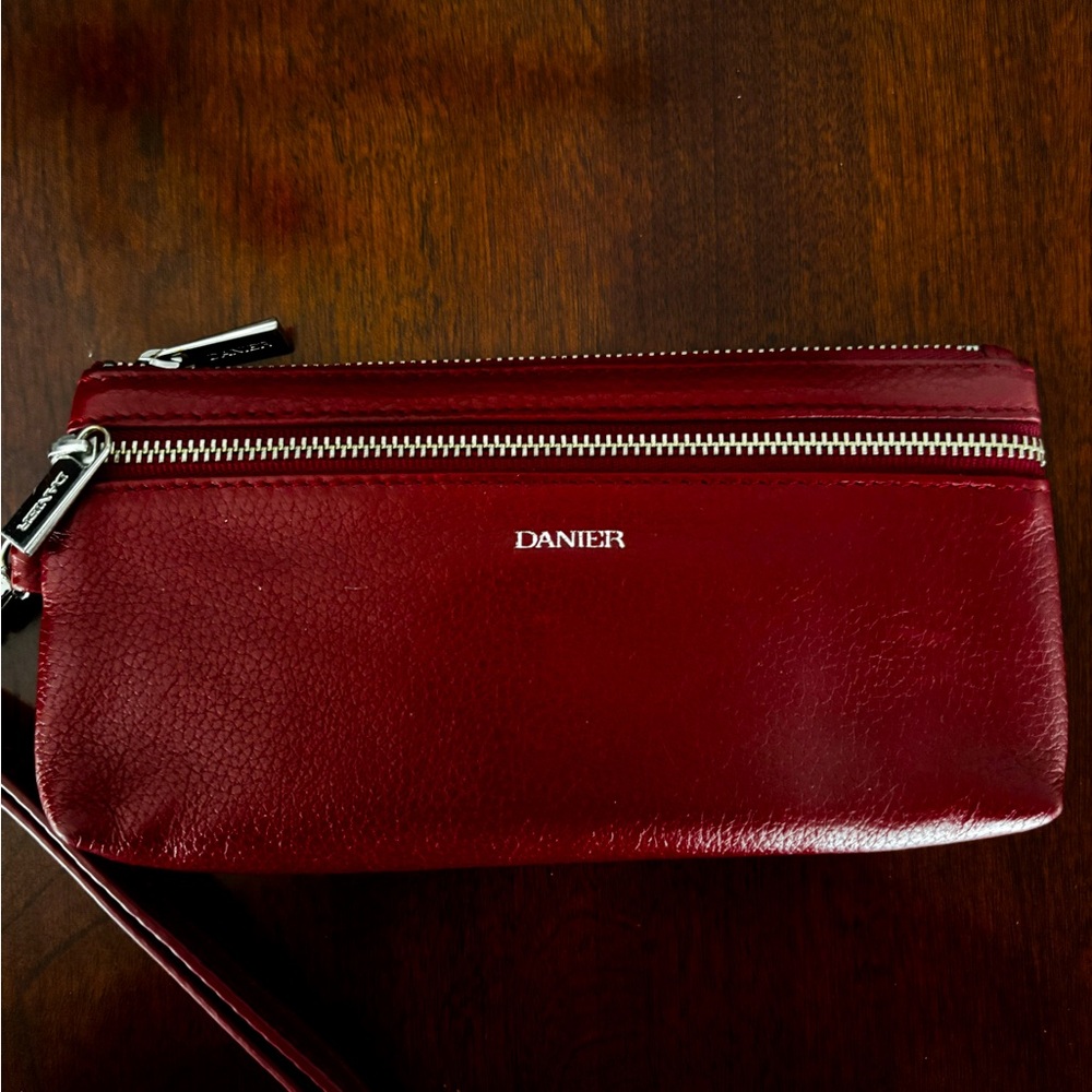 EUC Danier Leather wristlet
